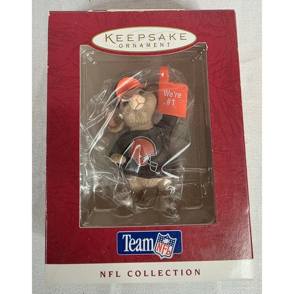 1996 Hallmark Keepsake Ornament NFL Cleveland Browns Mouse Bob Siedler QXI5351